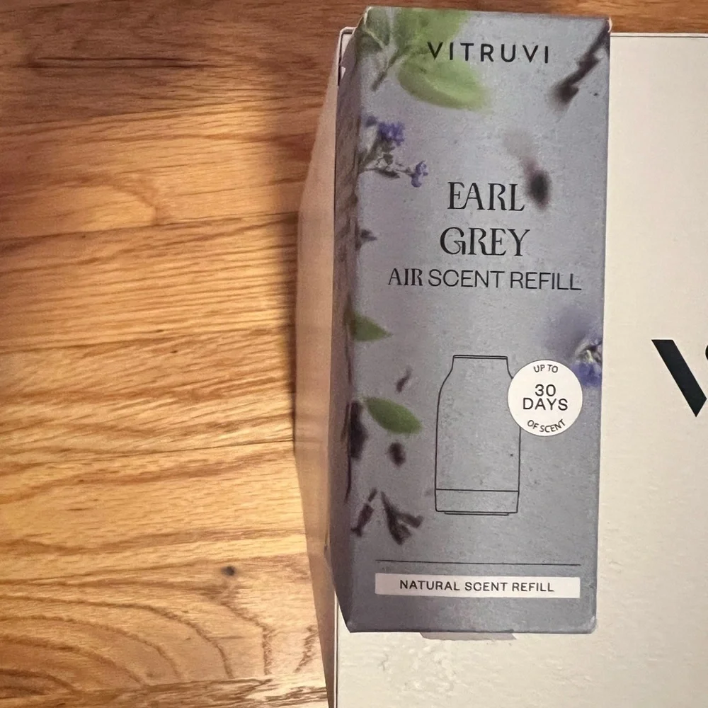 Vitruvi Air Waterless Scent Diffuser - White with extra scent refill